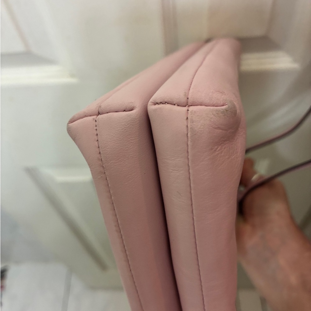 GIANT SALE! Coach Light Pink Leather Crossbody in excellent condition - Picture 7 of 14